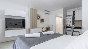 1 bedroom, desk, free WiFi, bed sheets