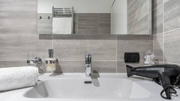 Shower, hair dryer, bidet, towels