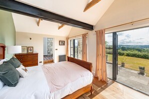 6 chambres, fer et planche à repasser, Wi-Fi, draps fournis