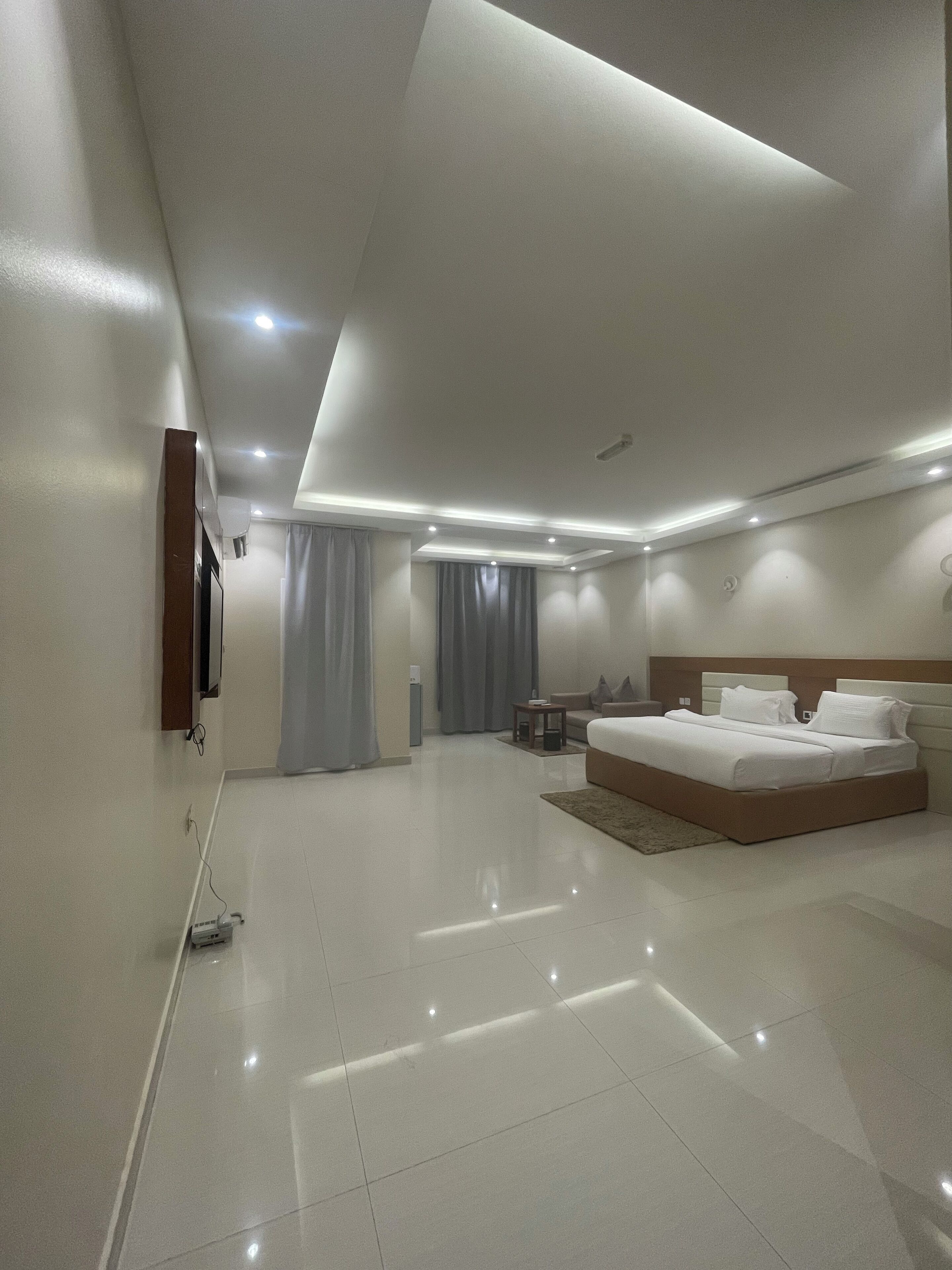 Deluxe Room | Premium bedding, pillow-top beds, in-room safe, soundproofing