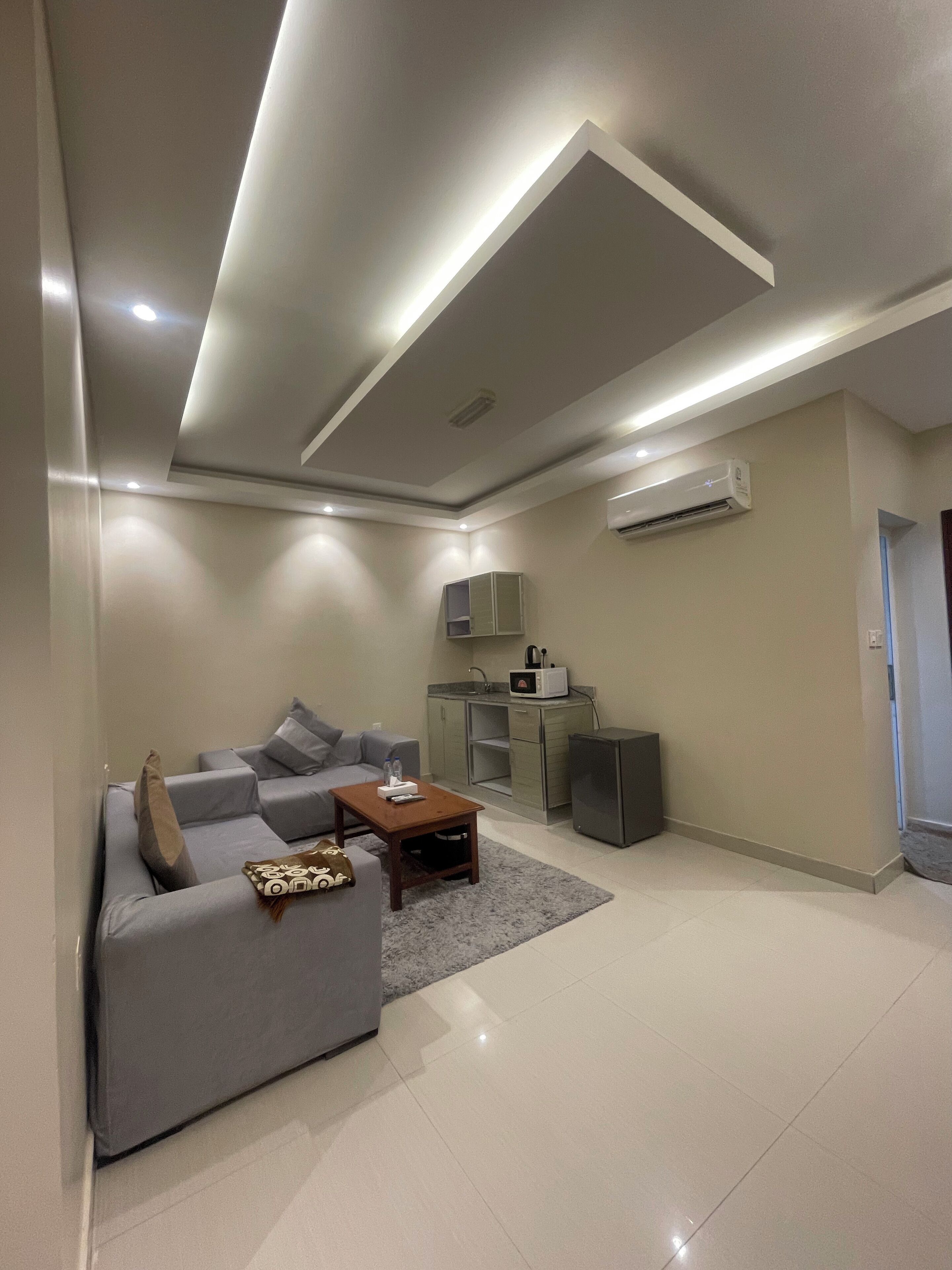 デザイン スタジオスイート | 高級寝具、ピロートップベッド、セーフティボックス (室内)、防音設備