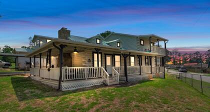 Unforgettable Charming LogCabin Bliss!