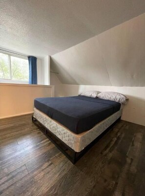 1 bedroom, WiFi, bed sheets - Wasaga Cabin (Wasaga Beach)