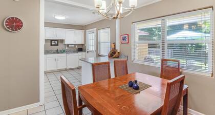 Steps to Beach & Short drive to Casinos, Coliseum and all Biloxi entertainment