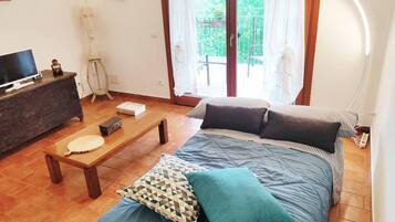 1 bedroom, desk, iron/ironing board, free WiFi