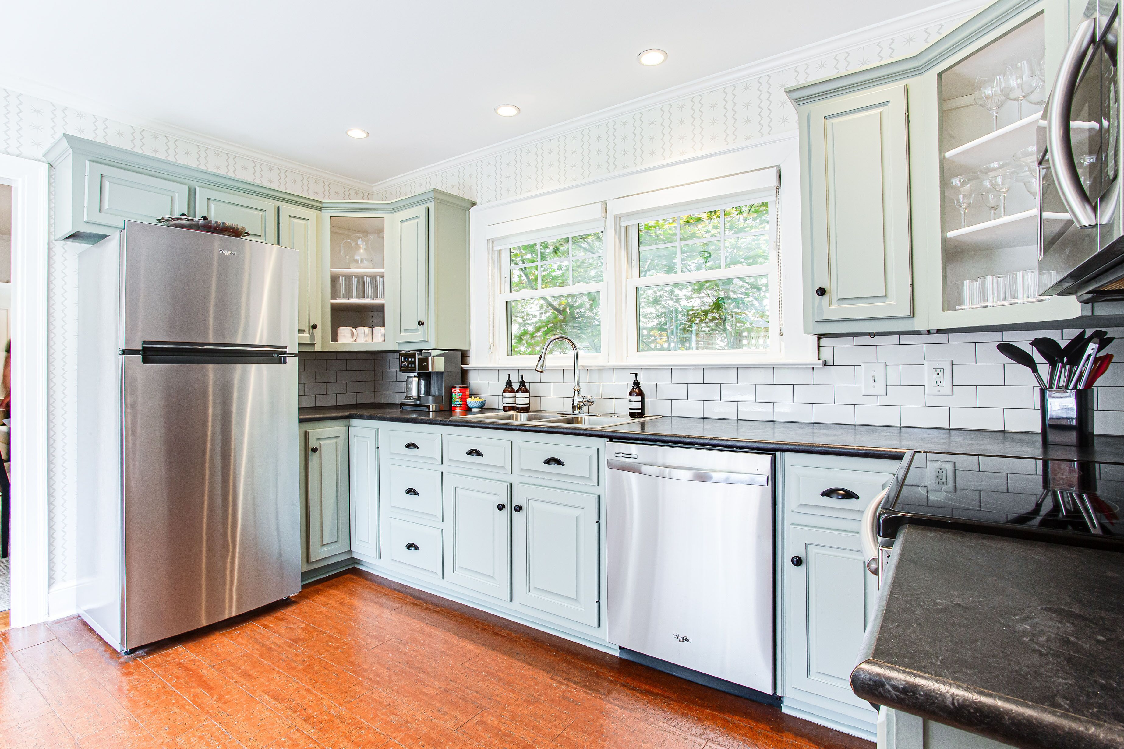 雪櫃、微波爐、焗爐、爐具