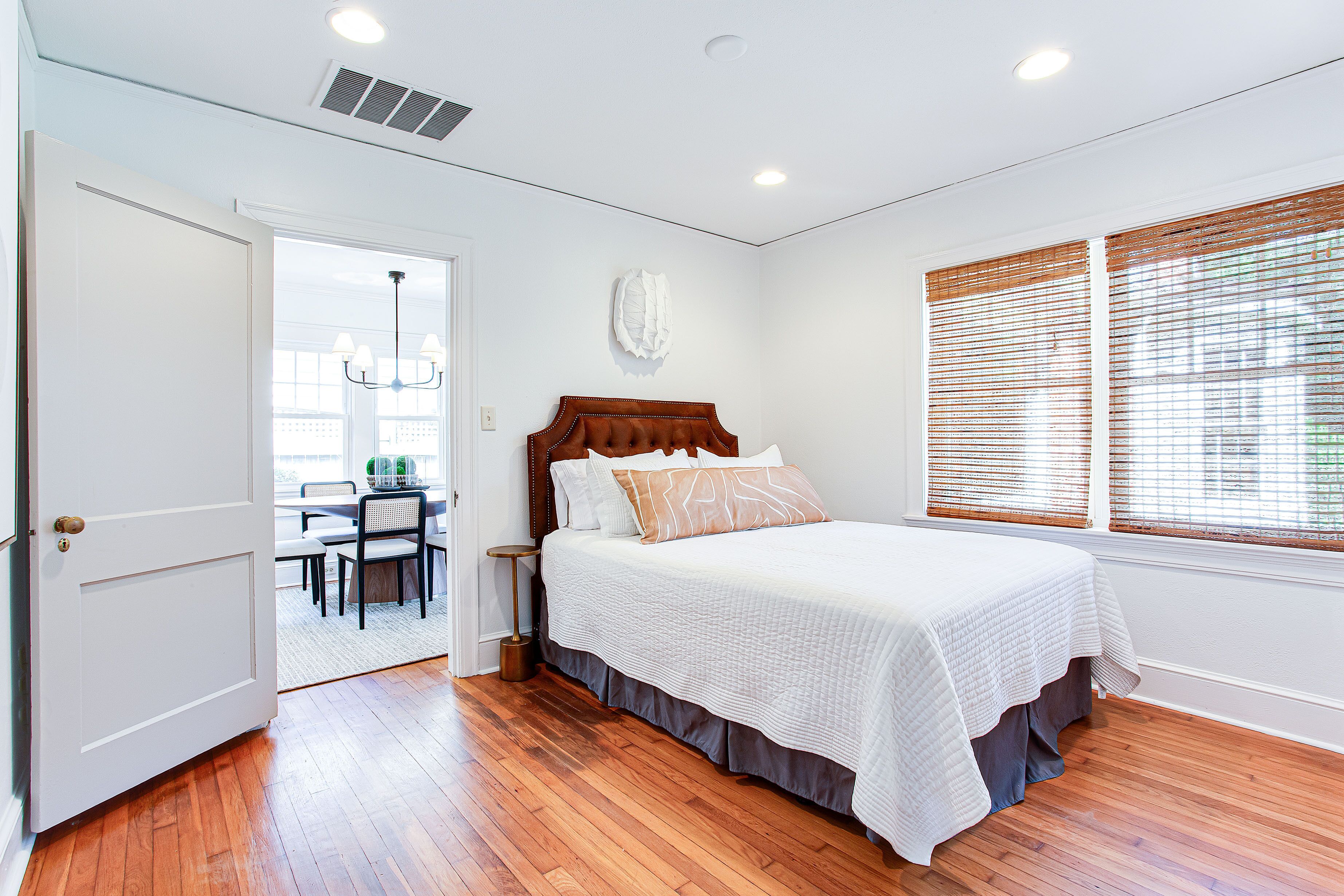 3 soverom, skrivebord, strykejern/-brett og wi-fi (inkludert)