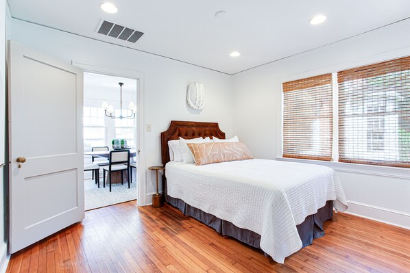 3 bedrooms, desk, iron/ironing board, free WiFi