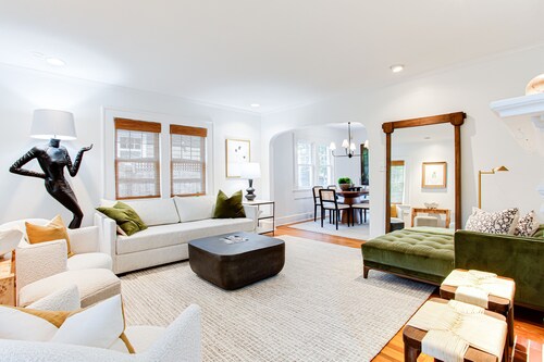 Escape to Five Points: Stylish 3BR Haven with Large Backyard & Outdoor Living