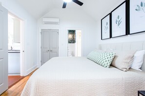 3 bedrooms, desk, iron/ironing board, free WiFi