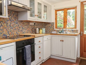 Kühlschrank, Geschirrspüler, Wasserkocher, Toaster