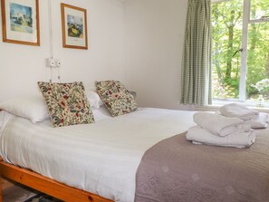 2 Schlafzimmer, individuell dekoriert, individuell eingerichtet