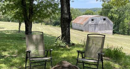 Peaceful Cottage & Beautiful views! River Access. Newly renovated.