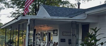 Viola’s Cottage -River access- Peaceful, scenic and Newly Renovated!