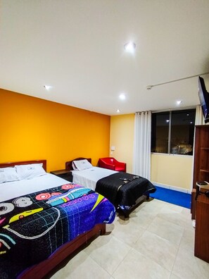 Basic Double Room | Iron/ironing board, free WiFi - Jirón Independencia 808 (Trujillo)