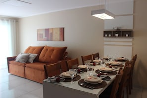Comfort Apartment | Dining