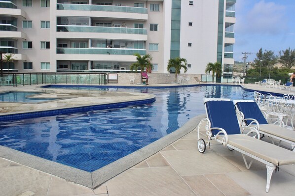 Apartamento Confort | Piscina | Una piscina al aire libre