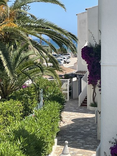 Family vacation villa with 5bedrooms and pool 70 meters from Praia da Luz beach.