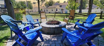 Lovely 5 bedroom home with TVs in each room. Fast wi-fi, easy walk to beach.