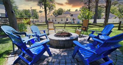 Lovely 5 bedroom home with TVs in each room. Fast wi-fi, easy walk to beach.