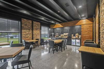 Cobblestone Hotel & Suites - Cullman