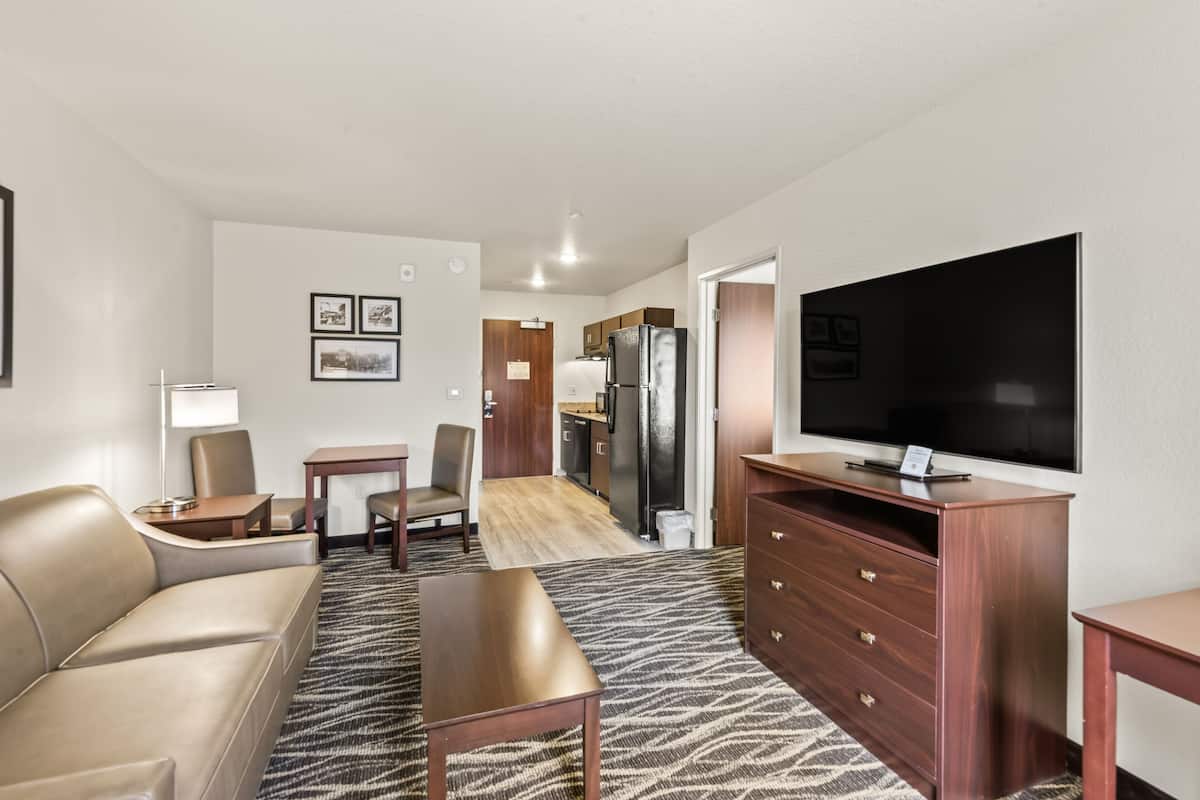 Suite, Non Smoking (Single King Extended Stay) | 1 bedroom, down comforters, pillowtop beds, desk