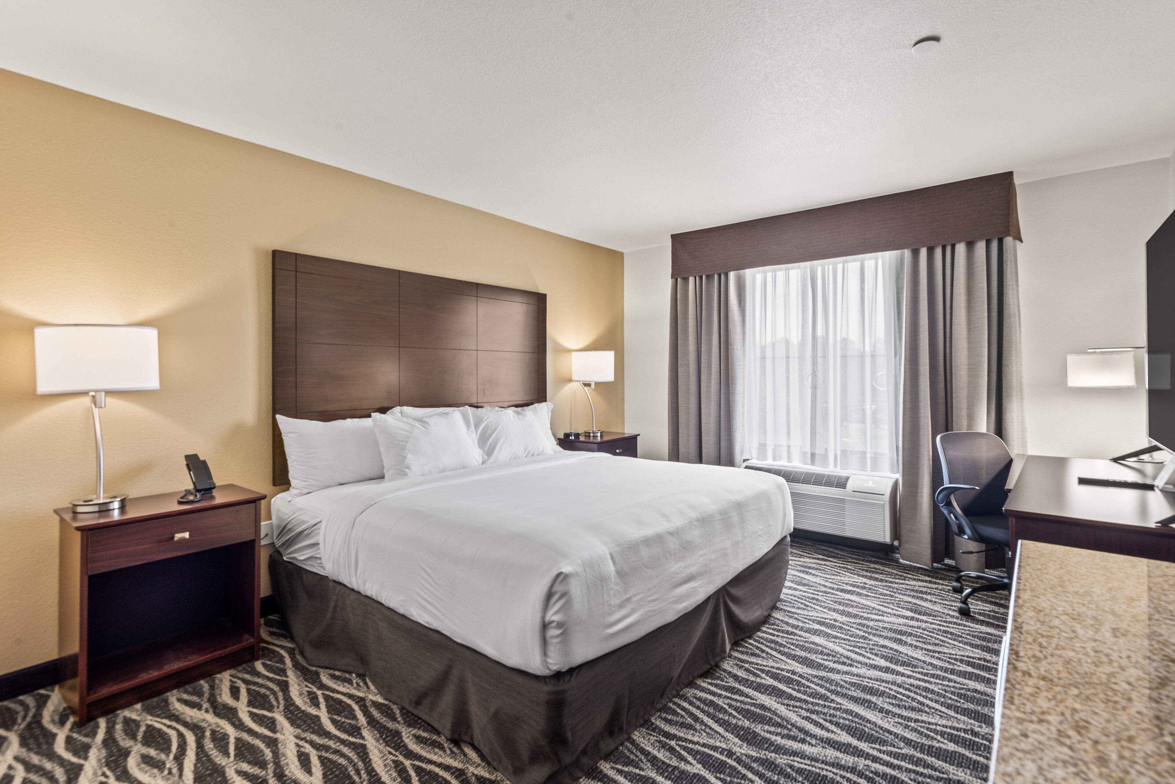 Studio, niet-roken (Single King) | Donsdekens, pillowtop-bedden, een bureau, een laptopwerkplek