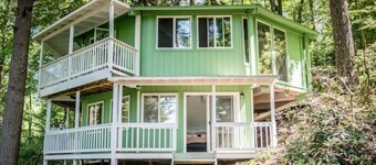 Lake Watauga Tree Retreat