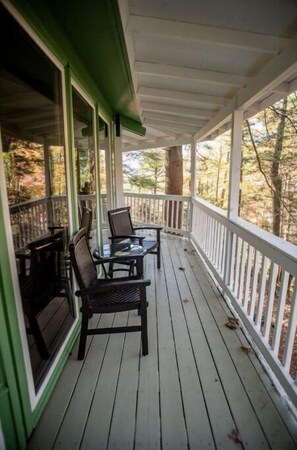 Terrace/patio - Lake Watauga Tree Retreat (Hampton)