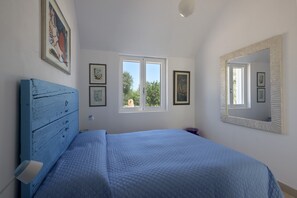 1 sovrum, värdeförvaringsskåp på rummet och strykjärn/strykbräda