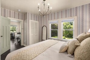 2 slaapkamers, een bureau, een strijkplank/strijkijzer, wifi