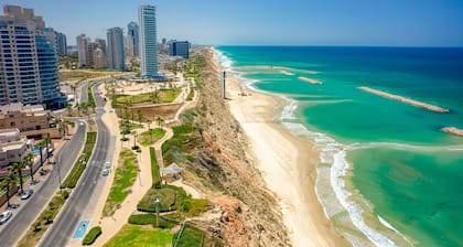 Stunning Modern Studio in Netanya from the beach