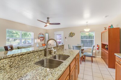 Steps to Beach, Short drive to Casinos, Coliseum, & all Biloxi's entertainment!