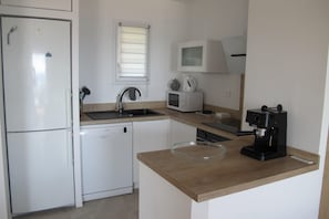 Refrigerador, microondas, horno y lavavajillas 
