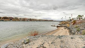 A coastal hotel with a beach view, a pier, and a rocky shoreline. - Pet-Friendly Needles Vacation Rental Near River! (Needles)