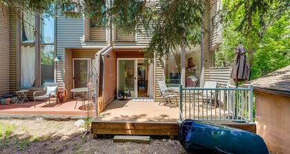 Beautiful Boulder Townhome: Walk to CU & Pearl St!