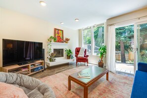 TV, fireplace - Beautiful Boulder Townhome: Walk to CU & Pearl St! (Boulder)