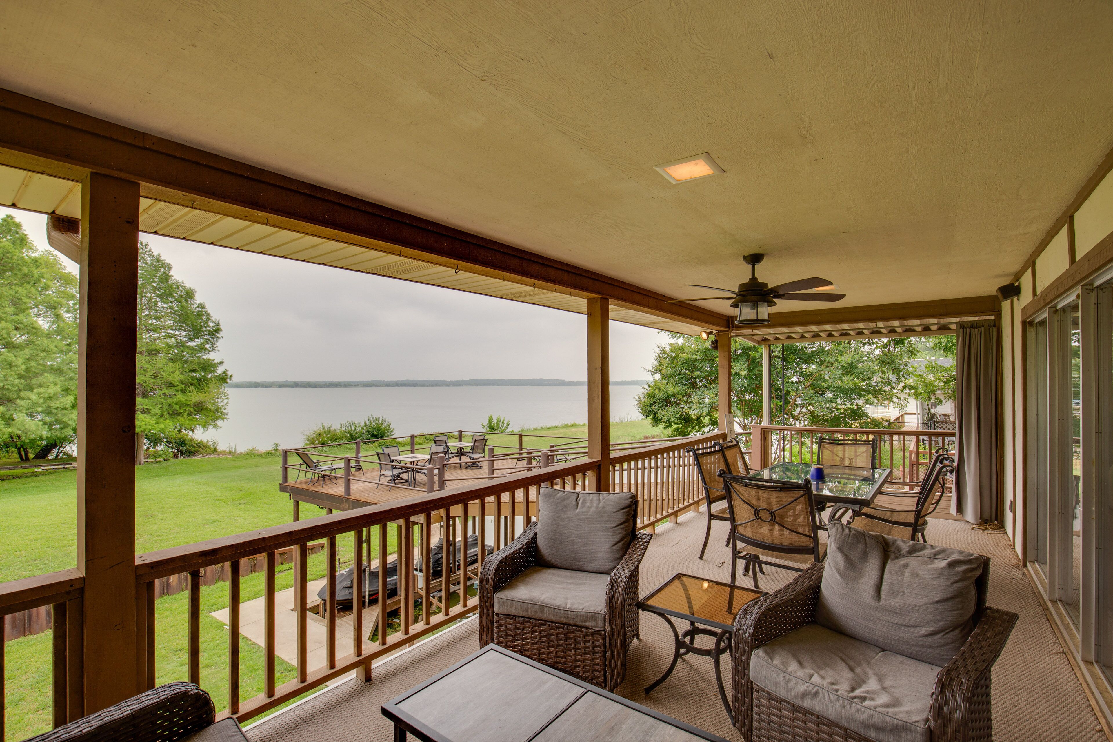 Cedar Creek Lake House w/ Hot Tub & Private Dock!