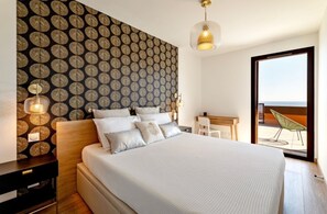 2 عدّة غرف نوم ومكتب ومكواة/لوح كي وسرير سفر