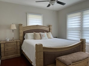 3 bedrooms, iron/ironing board, free WiFi, bed sheets - Lake front cottage in St. Augustine (St. Augustine)