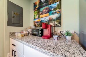 Interior - Escape to Paradise: Discover a Spectacular vacation for Unforgettable Getaways (Hampton)