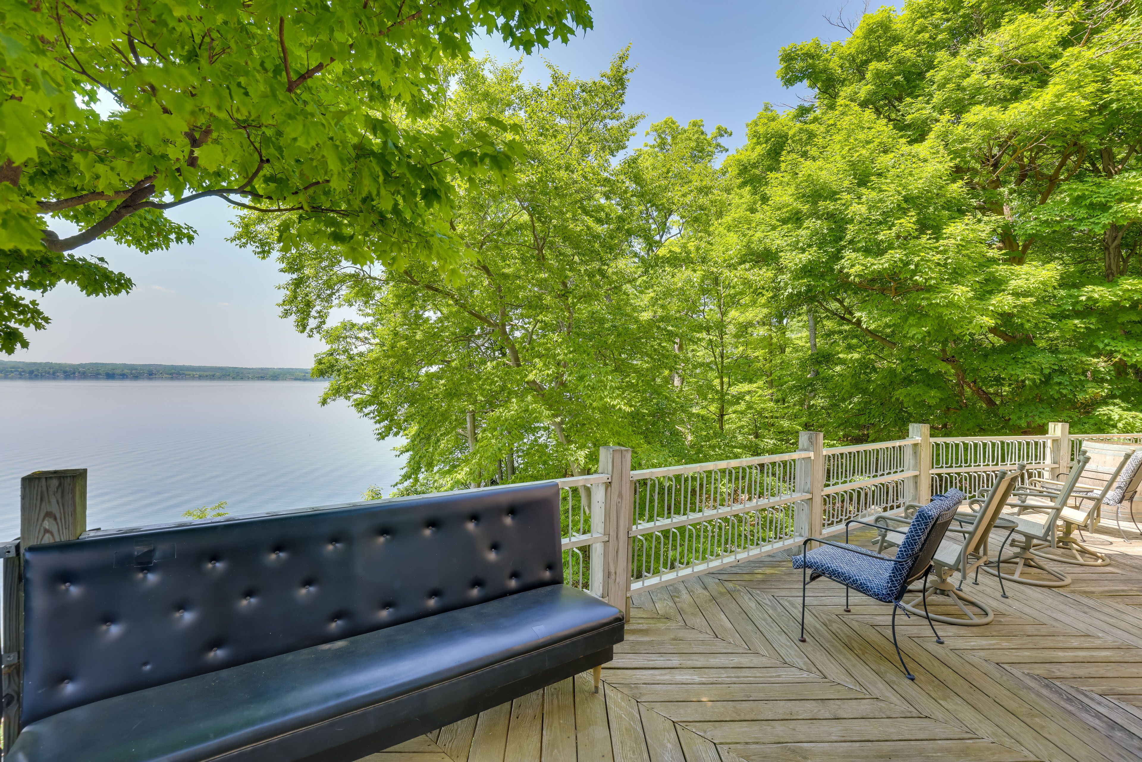 'Locke’s Glen' - Lakefront Getaway w/ Dock!
