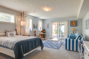 5 bedrooms, iron/ironing board, travel crib, internet