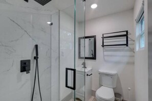 A modern bathroom with a glass-enclosed shower, a white toilet, and a sink. - Moody Stoody-O Near Las Olas Beach & Holiday Park (Fort Lauderdale)