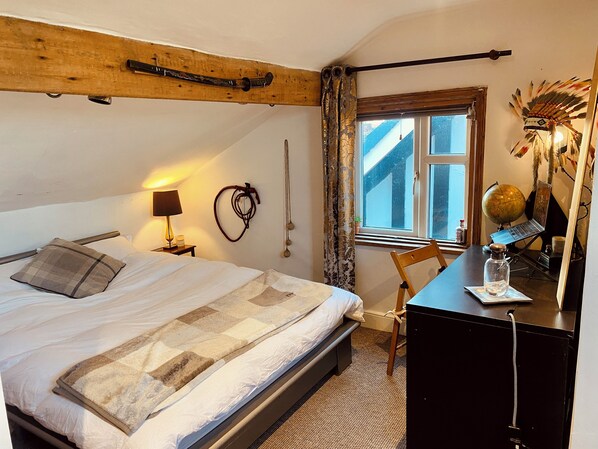 1 bedroom, desk, iron/ironing board, WiFi