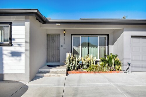 A 3 Bed, 2 bath immaculate and cozy home with a great backyard and location!