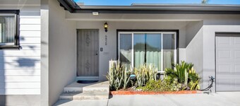 A 3 Bed, 2 bath immaculate and cozy home with a great backyard and location!