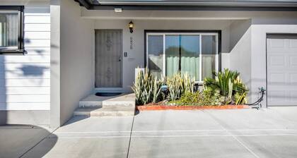 A 3 Bed, 2 bath immaculate and cozy home with a great backyard and location!