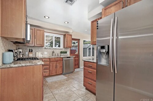 A 3 Bed, 2 bath immaculate and cozy home with a great backyard and location!