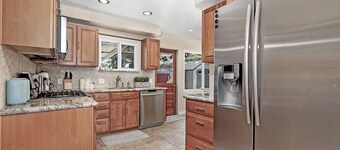 A 3 Bed, 2 bath immaculate and cozy home with a great backyard and location!